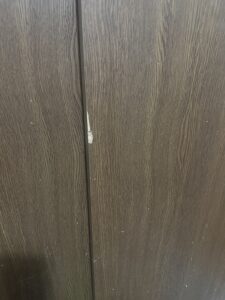 引き戸の傷