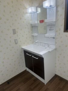 新しく洗面化粧台を設置しました。