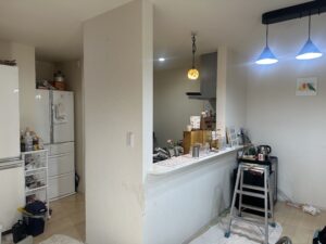 キッチンの仕切り壁の施工前