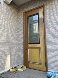 ダイノックシート施工中