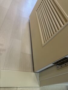 デコラ板補修後のリビングドア全体の仕上がり