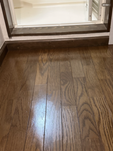 床フローリング補修後 色と艶を復元した仕上がり