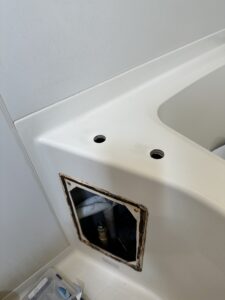 水栓交換に伴う開口部補修作業