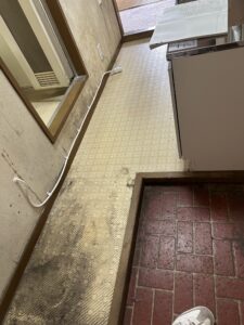 キッチン施工前カビが酷い