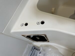 混合水栓交換前の開口部確認作業