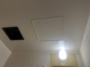 浴室用特殊塗料で塗装したユニットバス天井の仕上がり