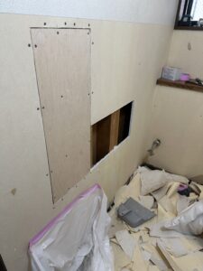 手すり設置に備えた壁下地補強工事