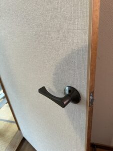新しいドアノブへ交換後