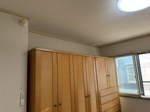 作業前の和室と既存の収納