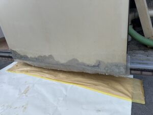 防錆処理とガラスマットによる補強作業