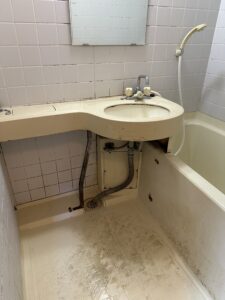 カスタマイズ前の洗面ボウル付きユニットバス