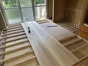 押し入れをクローゼット化するための床下地